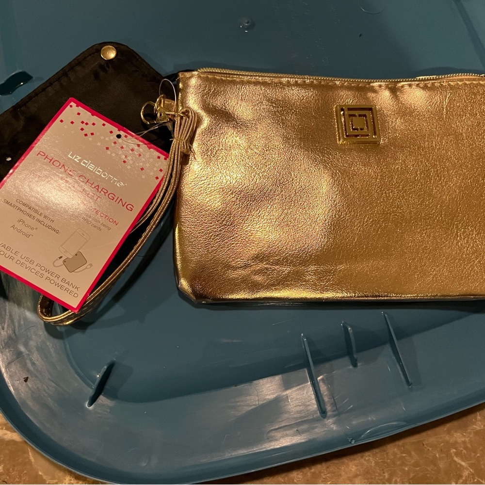 Gold clutch with charging system